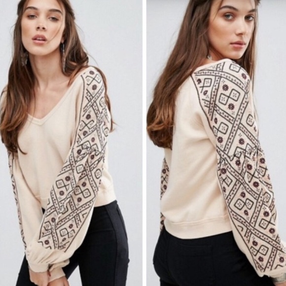 Free People Tops - FREE PEOPLE Senorita' Cropped Pullover Sweatshirt